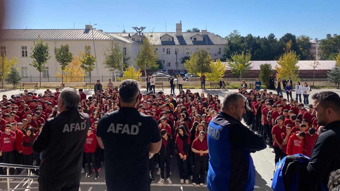 Okulumuzda Doğal Afetler Semineri ve Tatbikatı Yapıldı